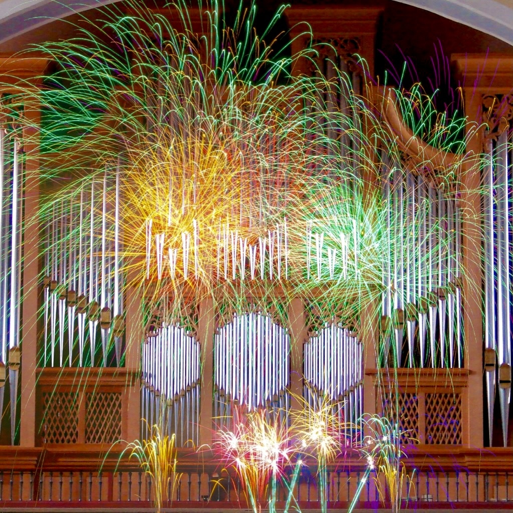 Ein Orgelfeuerwerk können Sie an Silvester in der Stadtpfarrkirche hören. 
Im Anschluss an die Jahresschlussmesse freuen wir uns auf eine Orgel-Andacht mit Andreas Kaiser.