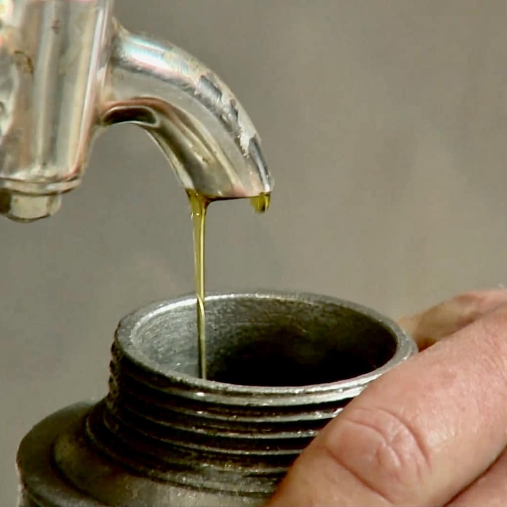 Mesner: Ausgabe der Heiligen Öle